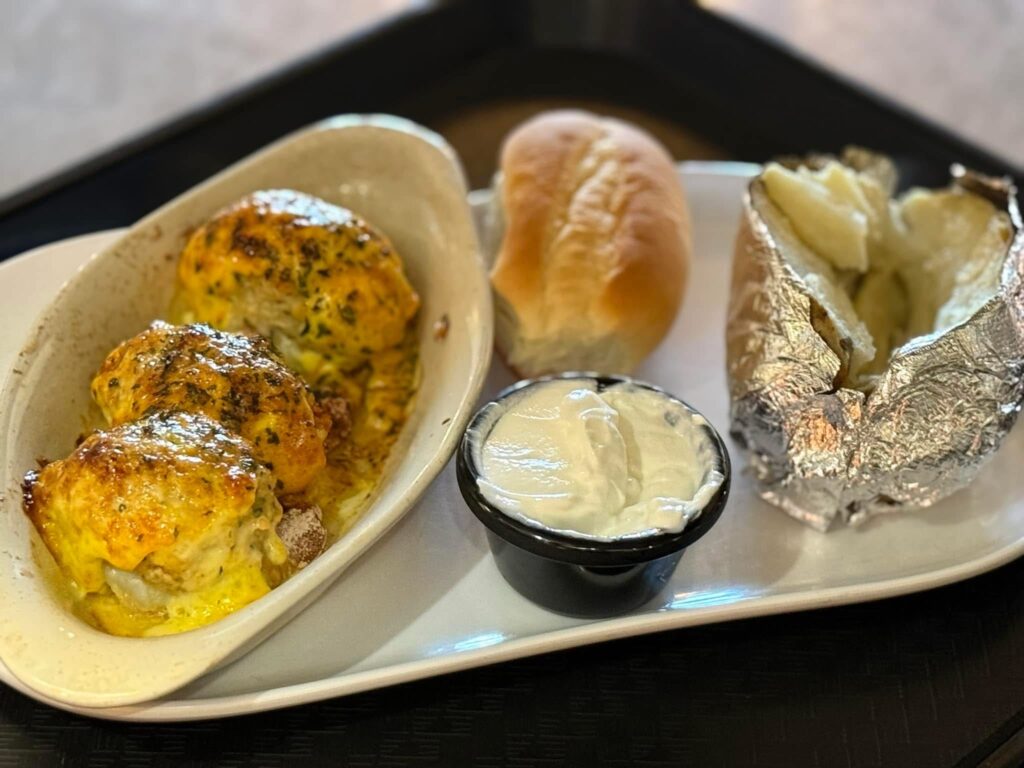 Stuffed shrimp with sides and bread